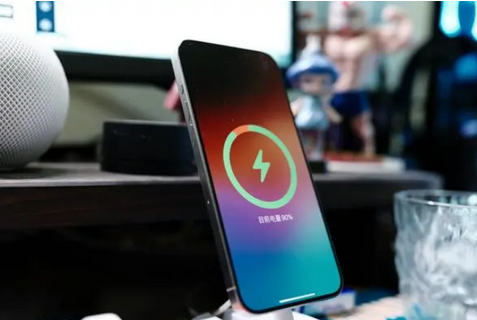 望奎苹果15换屏服务分享用什么充电器给iPhone15充电更好 